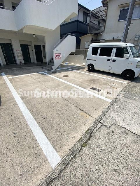 リベルタ夙川の駐車場