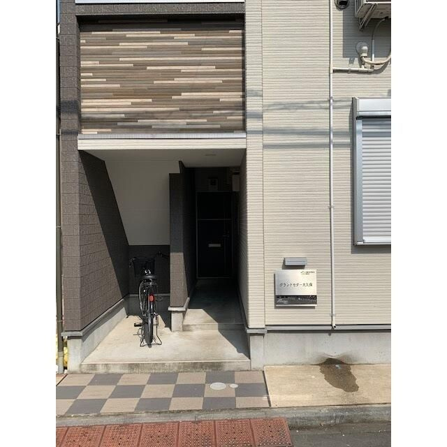 グランドセダー大久保のエントランス