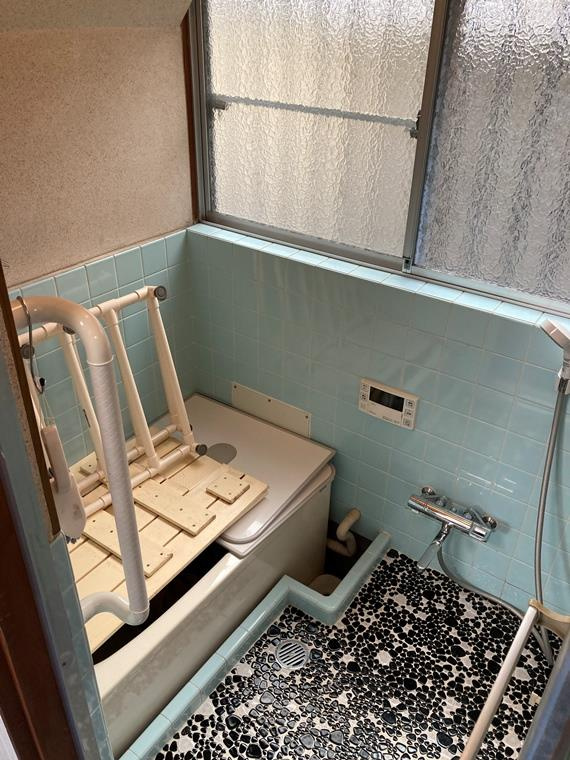 中十条戸建の浴室