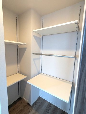 LEFOND PROGRES上野御徒町の設備|開き戸4.8帖洋室のウォークインクローゼット