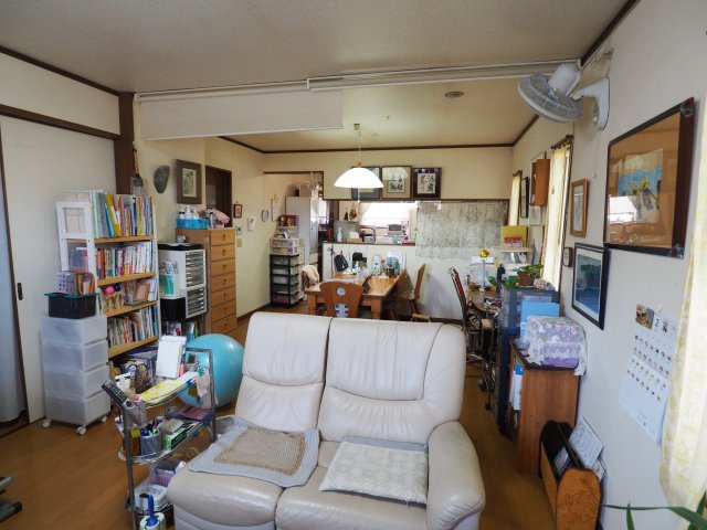 上小鳥　元ホール付き住宅の居間・リビング