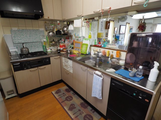 上小鳥　元ホール付き住宅のキッチン