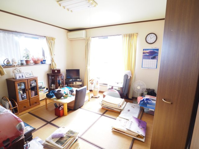 上小鳥　元ホール付き住宅の内装