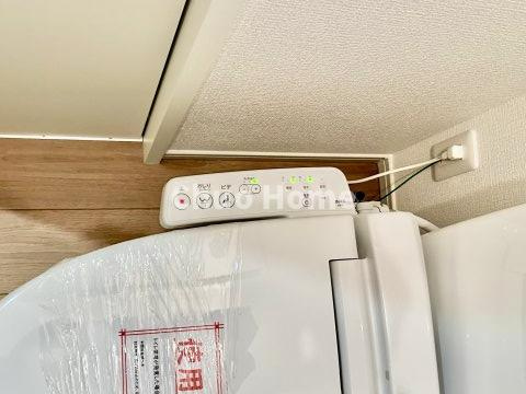 江戸川区西小松川町新築分譲住宅の内装|【ウォシュレット】清潔に使いたいお手洗いには最適な設備です。もちろんウォームレットも標準装備です。