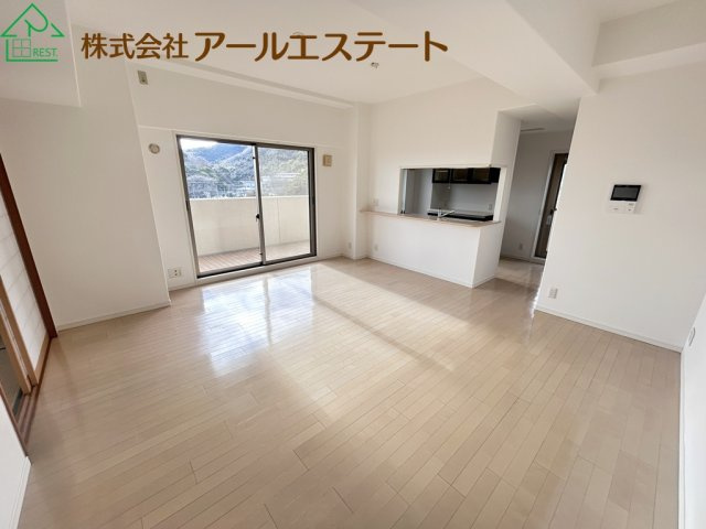 アルファステイツ東今宿　姫新線「播磨高岡駅」徒歩9分の居間・リビング