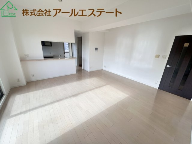 アルファステイツ東今宿　姫新線「播磨高岡駅」徒歩9分の居間・リビング