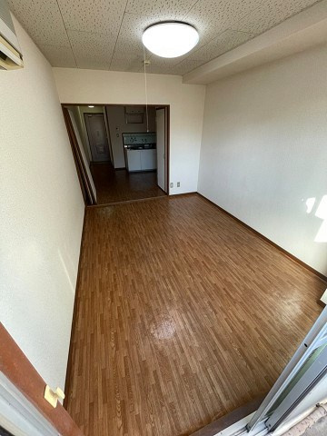 三甲イエムの居間・リビング