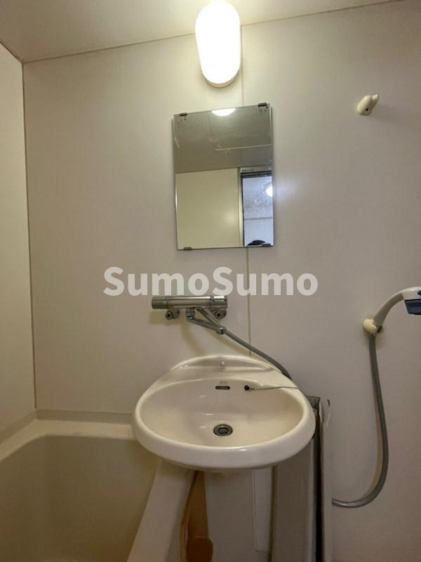 中内ハイツの独立洗面台|朝の身支度には欠かせない独立洗面化粧台