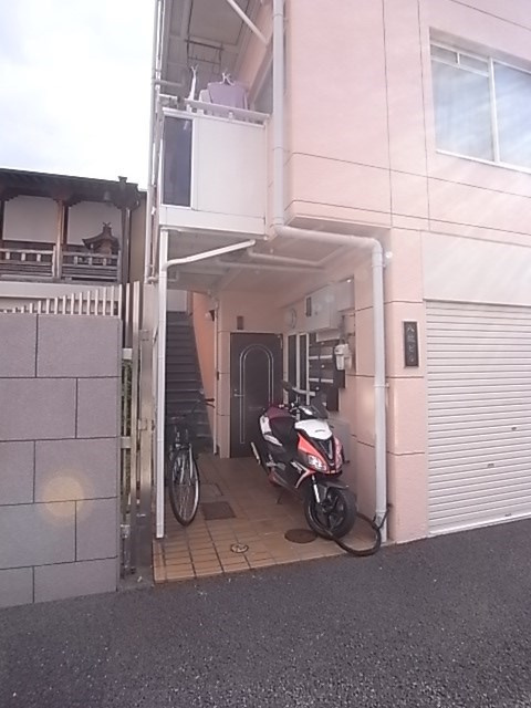 八紘ビルの外観