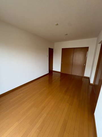 名谷六団地三一号棟の寝室|落ち着いた色調の寝室です