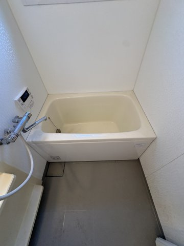 堀切戸建の浴室|コンパクトで使いやすいお風呂です