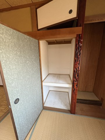 堀切戸建の玄関|明るい玄関です