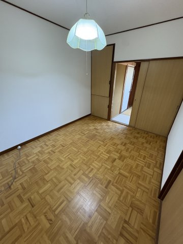 堀切戸建の内装|明るい室内です