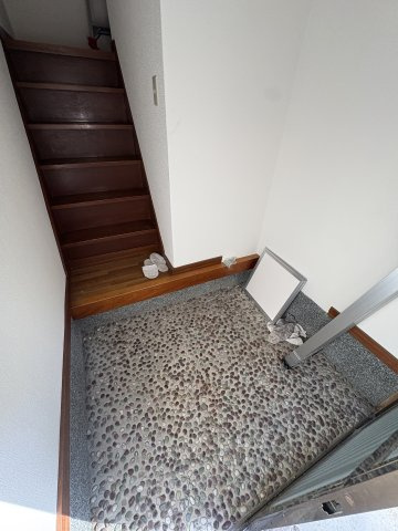 堀切戸建の玄関|収納もある玄関です
