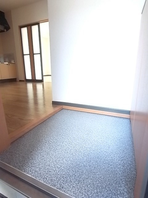 大倉山ハイツB棟の玄関