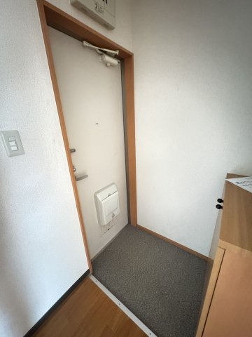 大倉山ハイツB棟の玄関