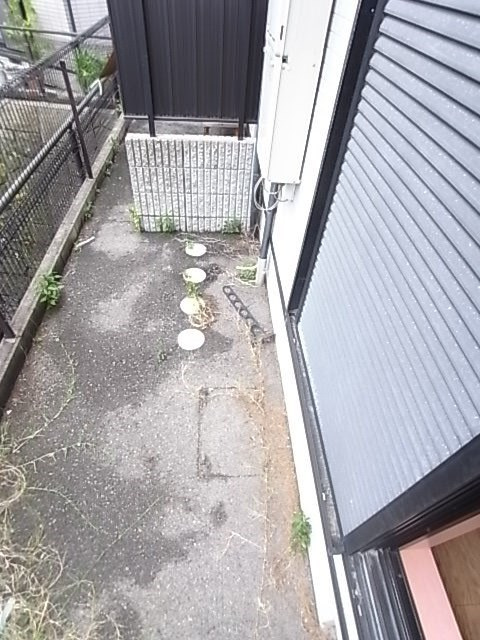 大倉山ハイツB棟のバルコニー