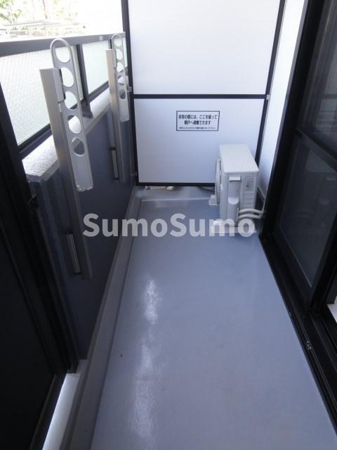 大倉山ハイツA棟のバルコニー