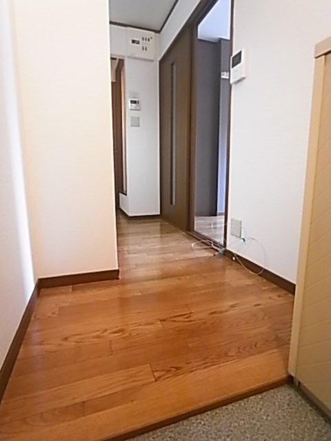 大倉山ハイツC棟の玄関