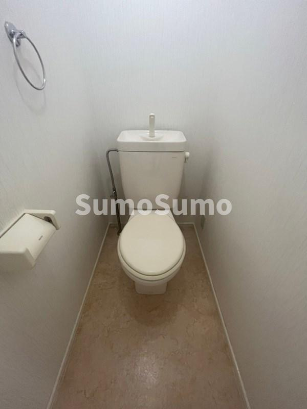 山下ハイツのトイレ|ゆったりとした空間のトイレです