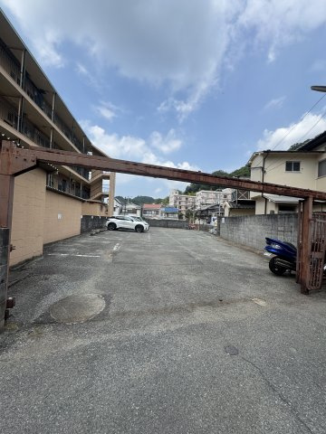 平野マンションの駐車場