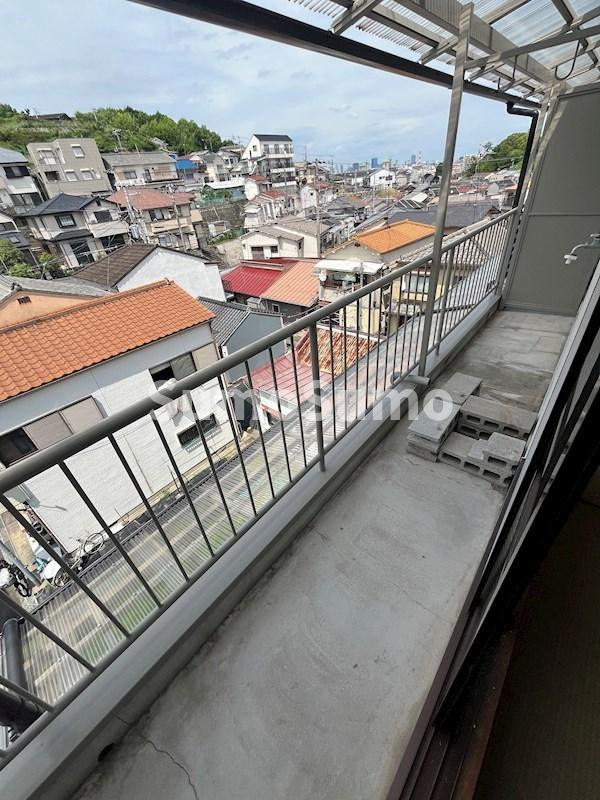 旭マンションのバルコニー|バルコニーからの眺めを楽しみながら食事をしませんか