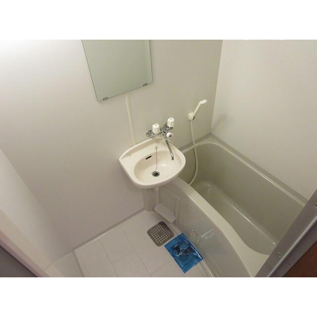 アムール　グリーンビレッジⅢの浴室|落ち着いた空間のお風呂です