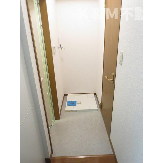 アムール　グリーンビレッジⅢの玄関|収納もある玄関です