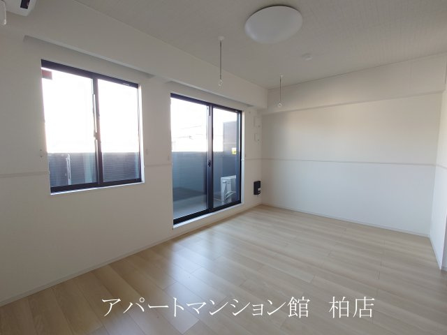 サードコートの居間・リビング