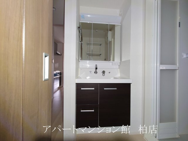 サードコートの独立洗面台