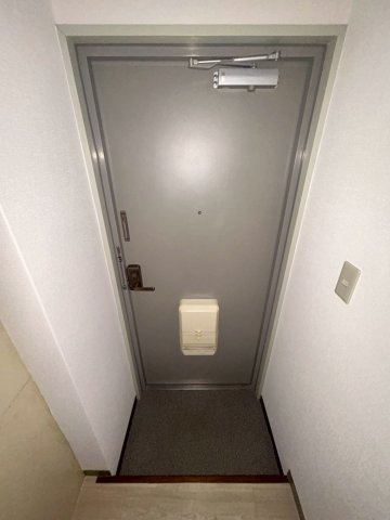 三景マンションの玄関