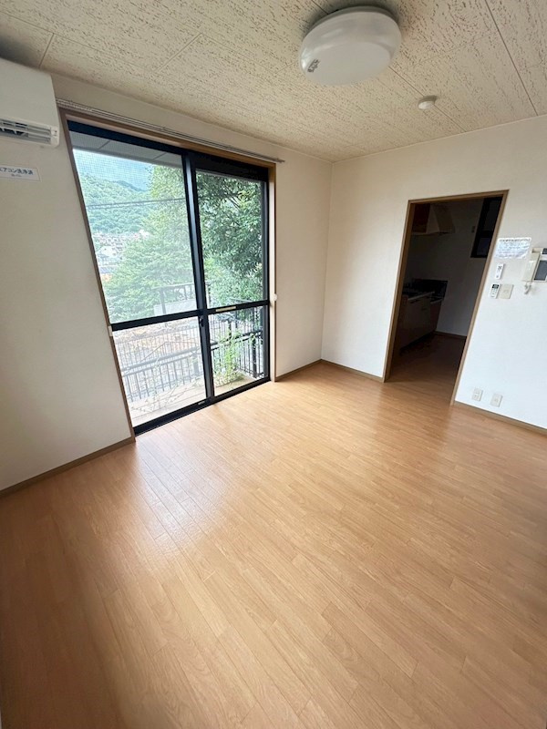 中山手ガーデンパレスＣ棟の居間・リビング