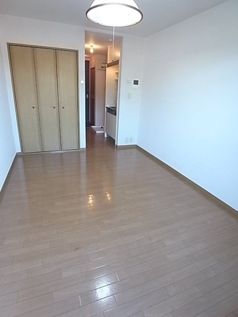 中山手ガーデンパレスＢ棟の居間・リビング