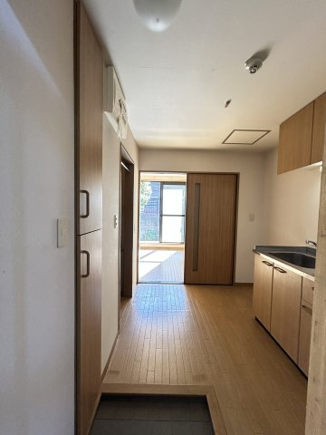中山手ガーデンパレスA棟の玄関