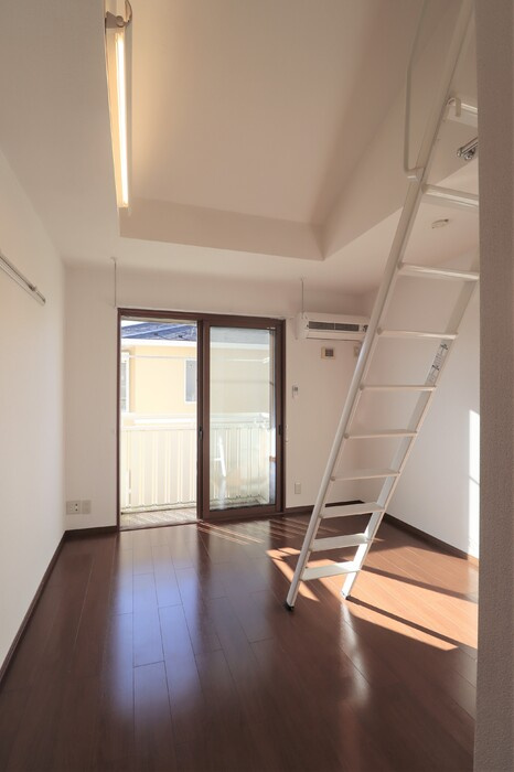 アレイ・ヴィラ