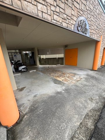 六甲カーサ・デ・ピエドラの駐車場