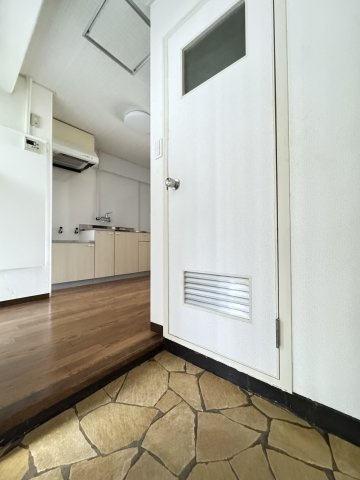 甲南灘コーポラスの玄関
