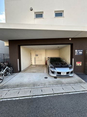 ワコーレヴィータ下沢通の駐車場|車をお持ちの方に嬉しい駐車場付きの物件です