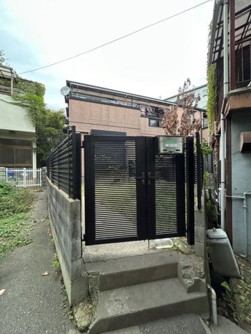 岩倉ハイツのエントランス