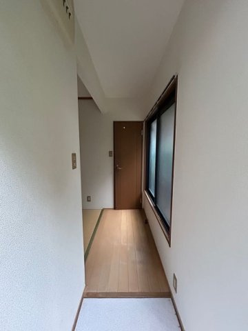 岩倉ハイツの玄関