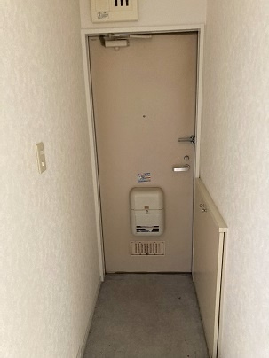 松本ハイツの玄関