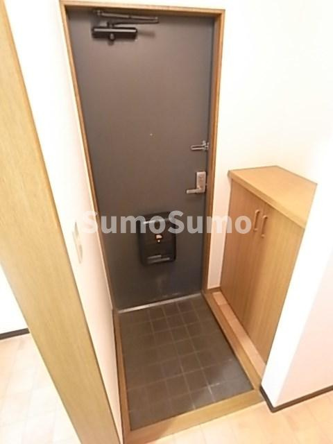 中山手ガーデンパレスＣ棟の玄関