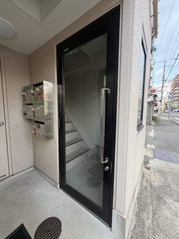 前田マンションのエントランス