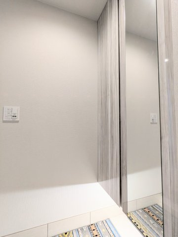 コスモ上野ロイヤルフォルムの玄関|～収納付き玄関写真～