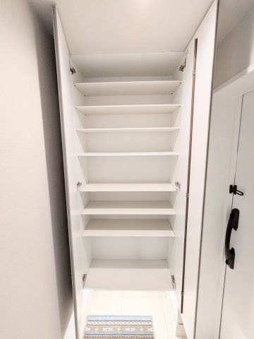コスモ上野ロイヤルフォルムの収納|～玄関収納 写真～