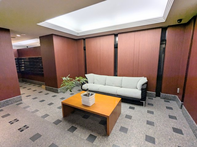 コスモ上野ロイヤルフォルムのロビー|～ラウンジスペース写真～