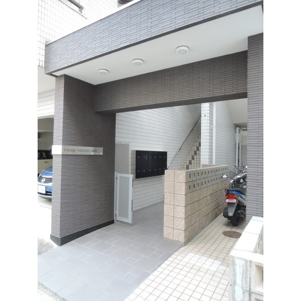 御影マンション東館のエントランス