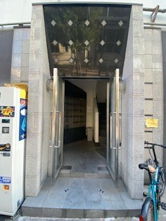甲南ビルのエントランス