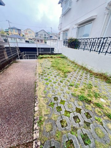 美作町戸建貸家の駐車場