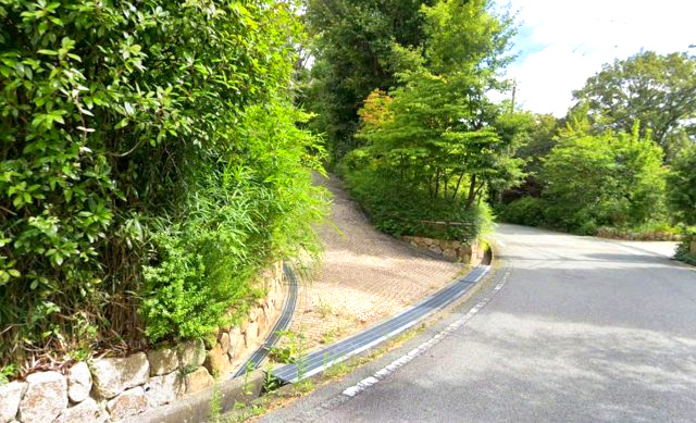芦屋市奥池町の前面道路含む現地写真|静かで緑豊かな地域です。
